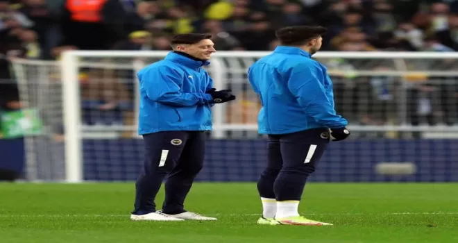 Mesut Özil yedek kulübesinde

