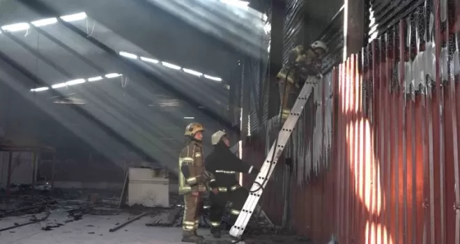 Metal fabrikasında yangın paniği
