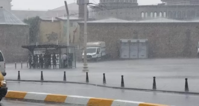 Meteoroloji uyardı: İstanbul’da şiddetli yağmur etkili oluyor
