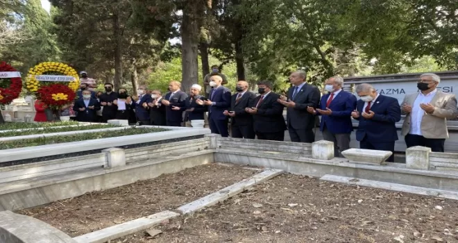 Metin Oktay kabri başında anıldı
