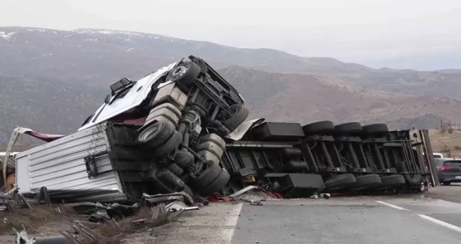Metrelerce sürüklenen tır bariyerleri biçti: 1 yaralı
