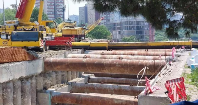 Metro inşaatındaki vinç devrildi
