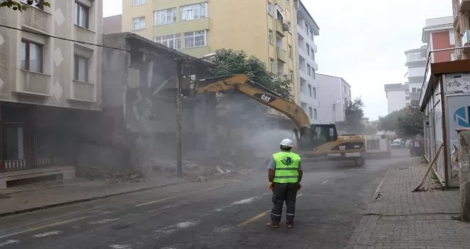 Metruk bina yıkım rekoru Kartal’ın

