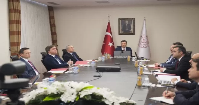 Milli Eğitim Bakanı Selçuk, gönüllü destek istedi
