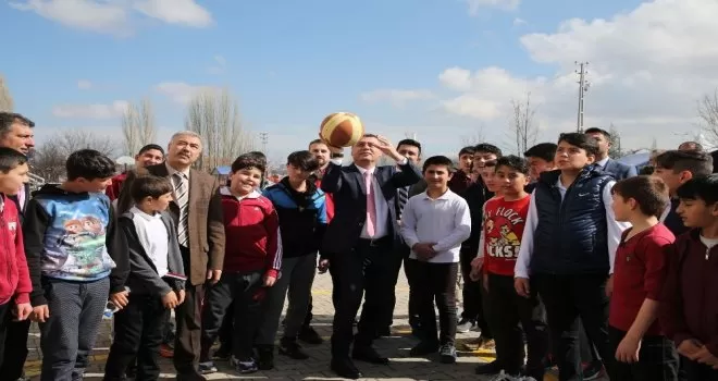 Milli sporcular Gölbaşı’nda öğrencilerle buluştu
