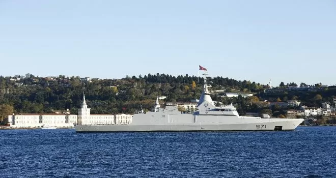 Mısır savaş gemisi İstanbul Boğazı’ndan geçti
