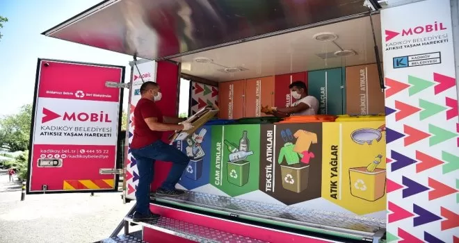 Mobil Atık Aracı Kadıköy yollarında
