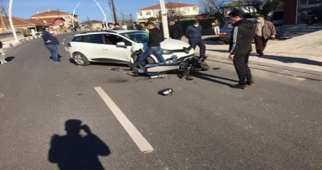Motosiklet sürücüsünün ölümden döndüğü feci kaza kamerada

