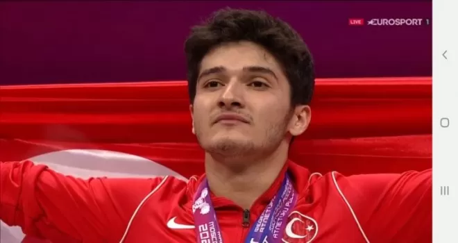 Muhammed Furkan Özbek, halterde Avrupa şampiyonu
