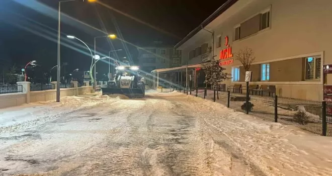 Muradiye’de karla mücadele çalışması
