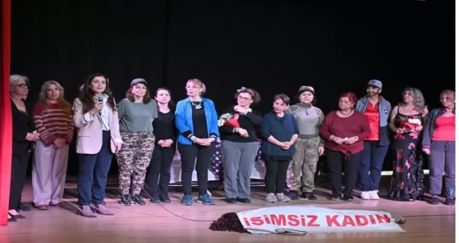 Muratpaşa’da Kadının Gücü Tiyatro Topluluğu ’Kimim Ben’ dedi