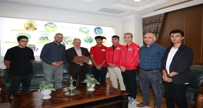 Mustafa Yalçın’a TEKNOFEST öğrencilerinden ziyaret
