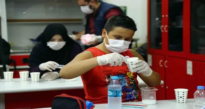 Muz ve patates kabuğundan plastik üretiyorlar
