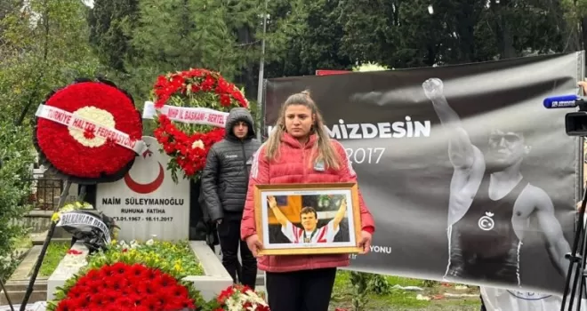 Naim Süleymanoğlu kabri başında anıldı
