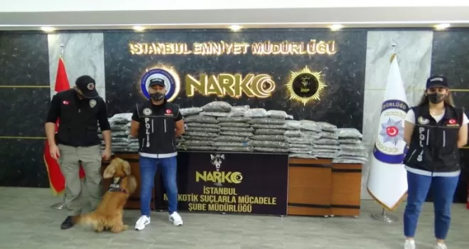 Narkotik köpeği ’Alex’ tırda 60 kiloya yakın uyuşturucu buldu
