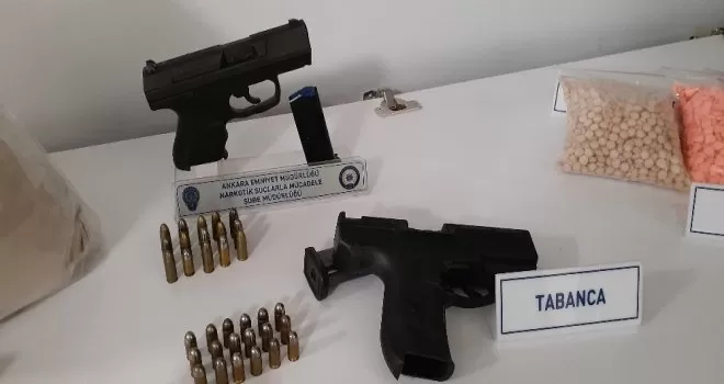 Narkotik operasyonunda FETÖ izi çıktı, aramalarda İsrail malı silah ele geçirildi
