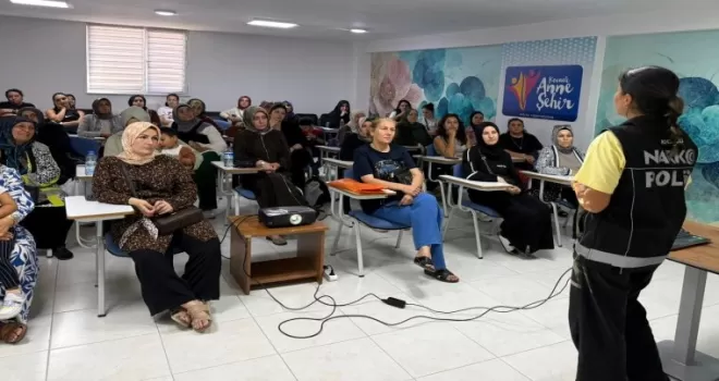 Narkotik polisinden Kocaelili annelere eğitim
