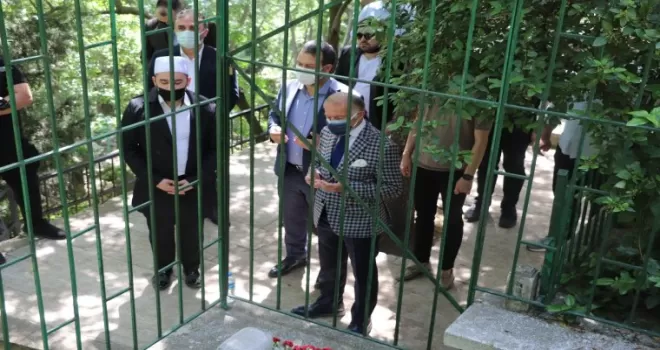 Necip Fazıl Kısakürek vefatının 38. yılında kabri başında anıldı
