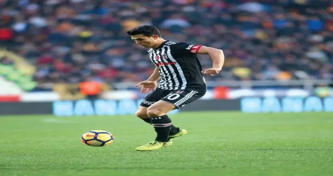 Necip Uysal: “Futbolu Beşiktaş’ta bırakmak istiyorum“
