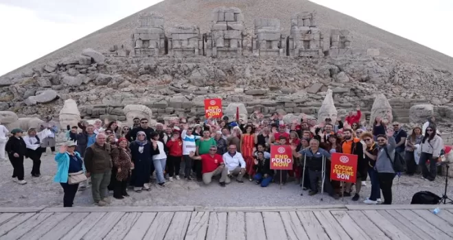 Nemrut’un zirvesinde tarihi mesaj: Çocuk felcine son!