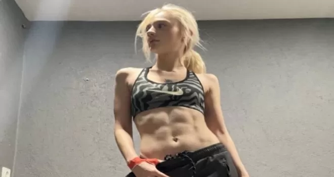 Nevide Çiçek’ten ’karın kası’ şov