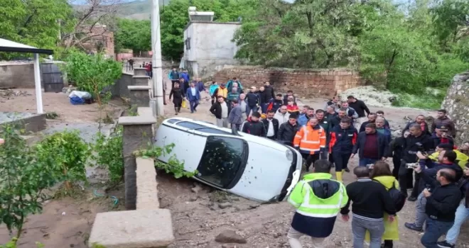 Niğde Gümüşler’de sel felaketi: 1 ölü, 5 yaralı! Hasar tespitler sürüyor