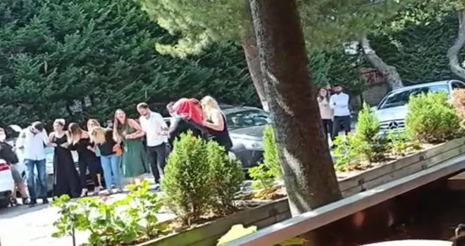 Nikah sonrası halay çeken vatandaşlar pes dedirtti
