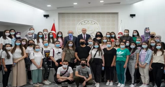Novi Pazarlı öğrencilerden Milli Eğitim Bakanlığına ziyaret
