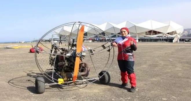 O Türkiye’nin tek kadın paratrike pilotu
