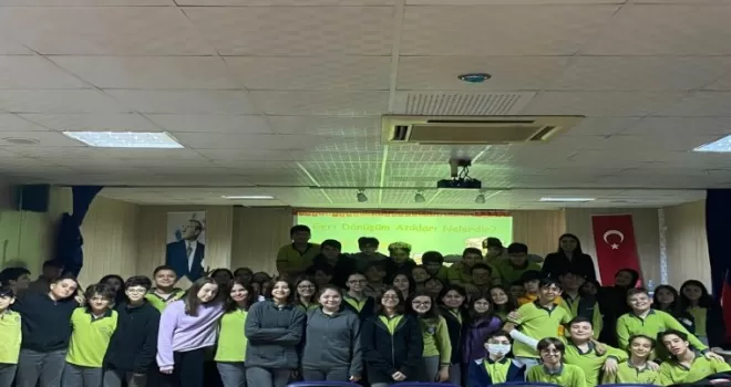 Öğrencilere geri dönüşüm eğitimi
