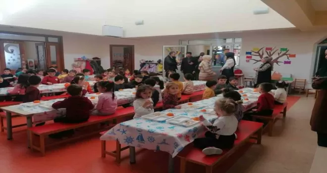 Öğrencilere ücretsiz yemek hizmeti
