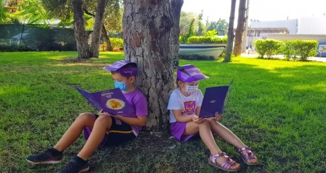 Öğrencilerin açık hava kütüphanesi
