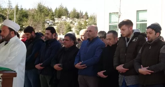 Okul müdürünü yaraladıktan sonra kendini vuran hizmetli toprağa verildi
