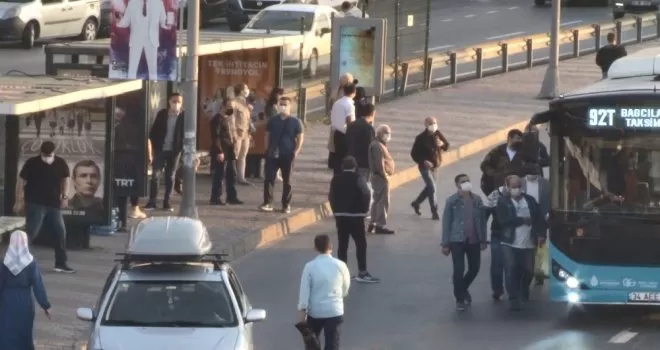 Okulların açılmasıyla İstanbul’da trafik yoğunluğu yaşandı
