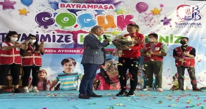 Olimpiyat üçüncüsü milli Karateci Merve Çoban, öğrencileriyle buluştu
