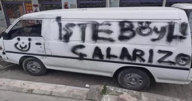 Önce çaldılar sonra sprey boyayla mesaj bıraktılar

