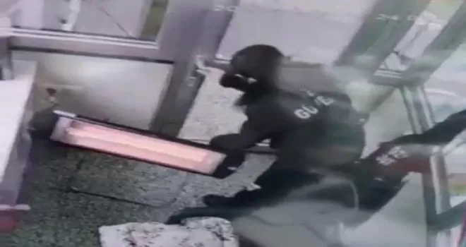 Önce elektrik çarptı, sonra işten kovuldu
