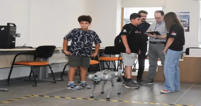 Ortaokul ve lise öğrencileri BTÜ’de robotlarla tanıştı