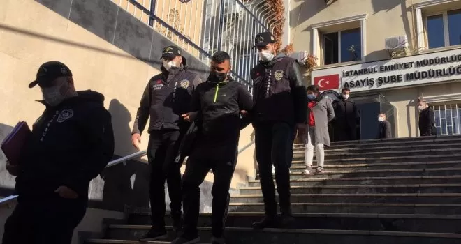 Otomobillere dadanan hırsızlar yakalandı