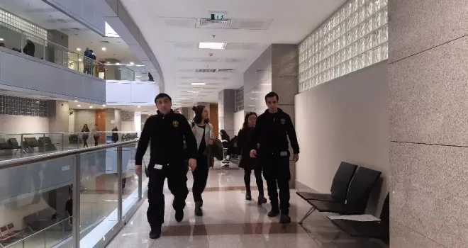 Öz kızına darp görüntüleriyle tepki toplayan baba hakim karşısında
