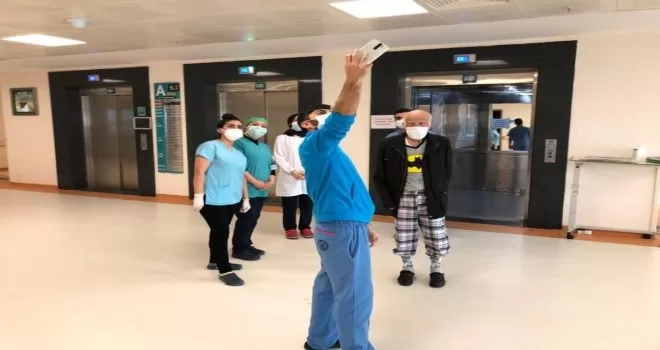 (Özel) 90 yaşındaki Alzheimer hastası korona virüsü yendi
