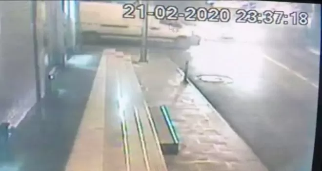 (Özel) Alkollü sürücünün ortalığı savaş alanına çevirdiği kaza kamerada
