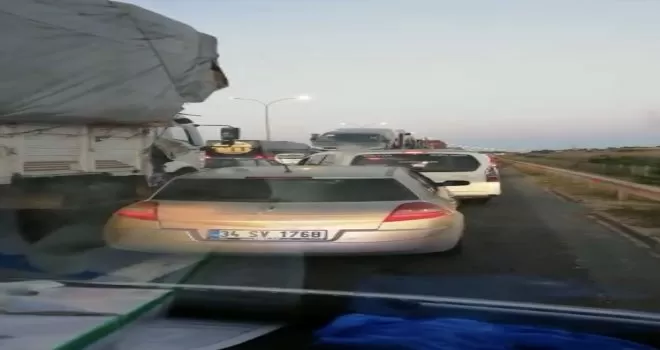 Ambulansın emniyet şeridini işgal eden sürücülerle imtihanı