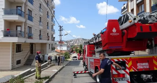 Annelerini odaya kilitleyip evden çıkan küçük çocuklar paniğe neden oldu