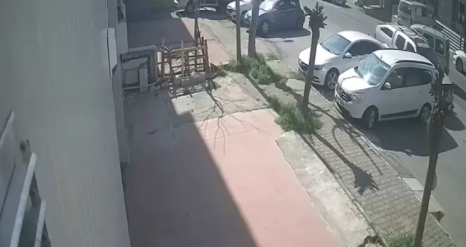 (Özel)- Ataşehir’de ilginç kaza anı kamerada
