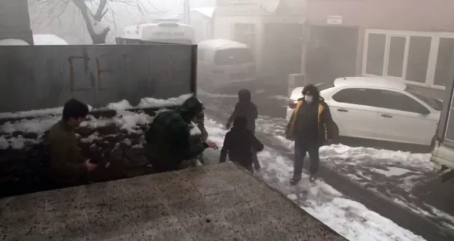 (Özel) Ataşehir’deki yangında patlama anı kamerada
