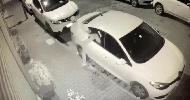 Aynı sokakta 7 otomobili soydu, kameralardan kaçamadı