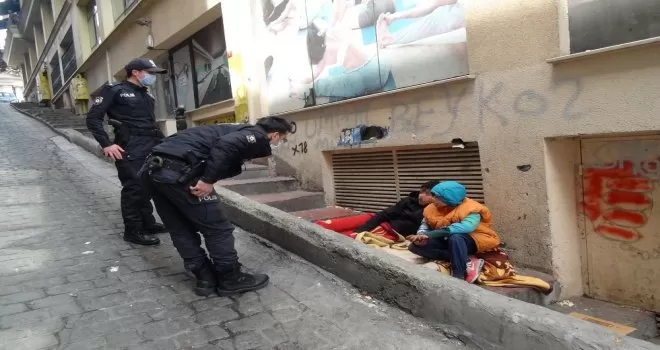 ‘Babam dilendiriyor’ diyen çocuklara polis yardım etti