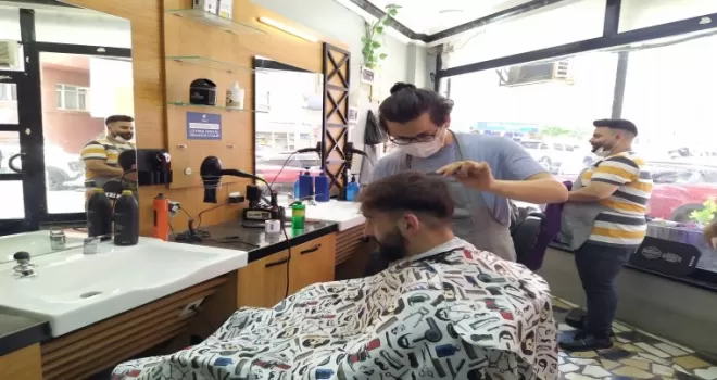 (ÖZEL) Berberlerde bayram yoğunluğu başladı
