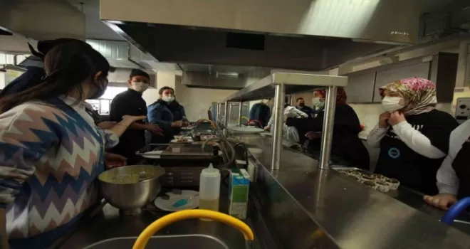 Özel çocuklar kendi yemeklerini kendi pişirdi
